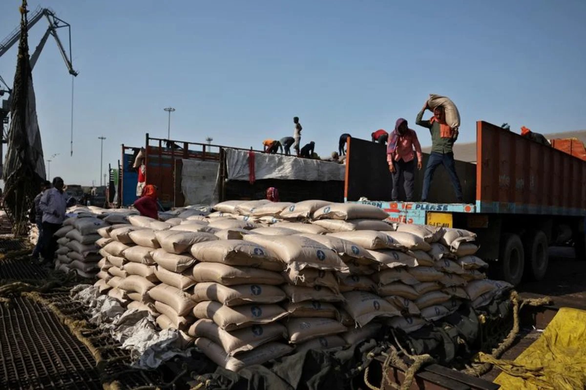 India tightens sugar stock limits to tame record prices