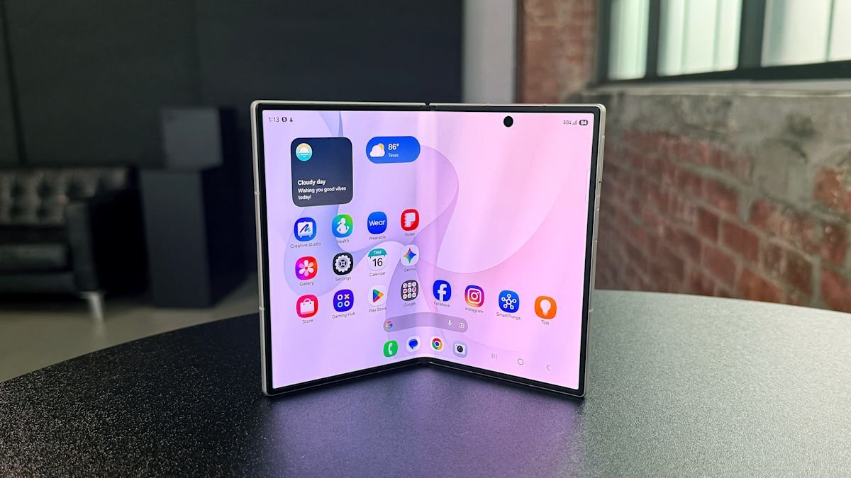 4 lessons I hope Apple's foldable iPhone takes from the Samsung Galaxy Z Fold 8