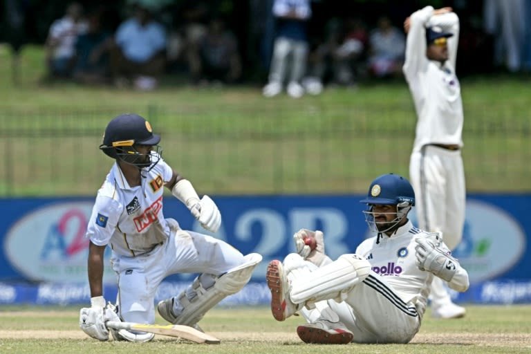 Sri Lanka slump to 216-7 at tea in second India Test