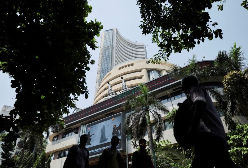 Indian shares set for higher open as oil eases