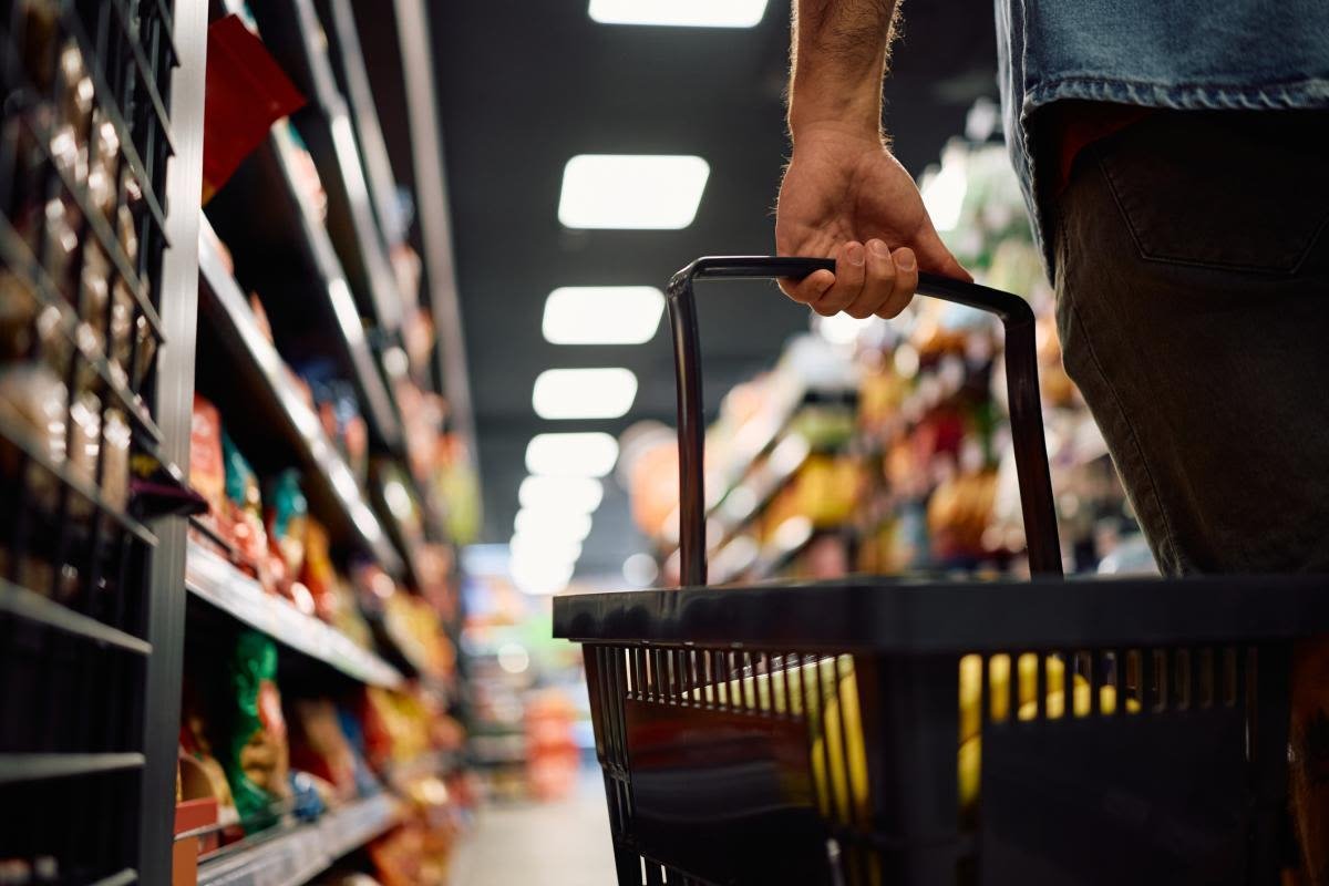 UK inflation rises, as SNP warn of 'breaking point'