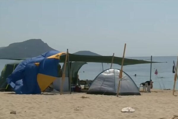 Makeshift homes on pristine beaches removed
