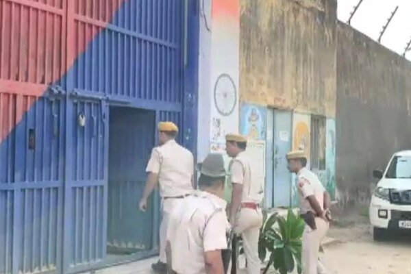 Meerut jail Radio Parvaaz: Old Hindi songs most requested by inmates