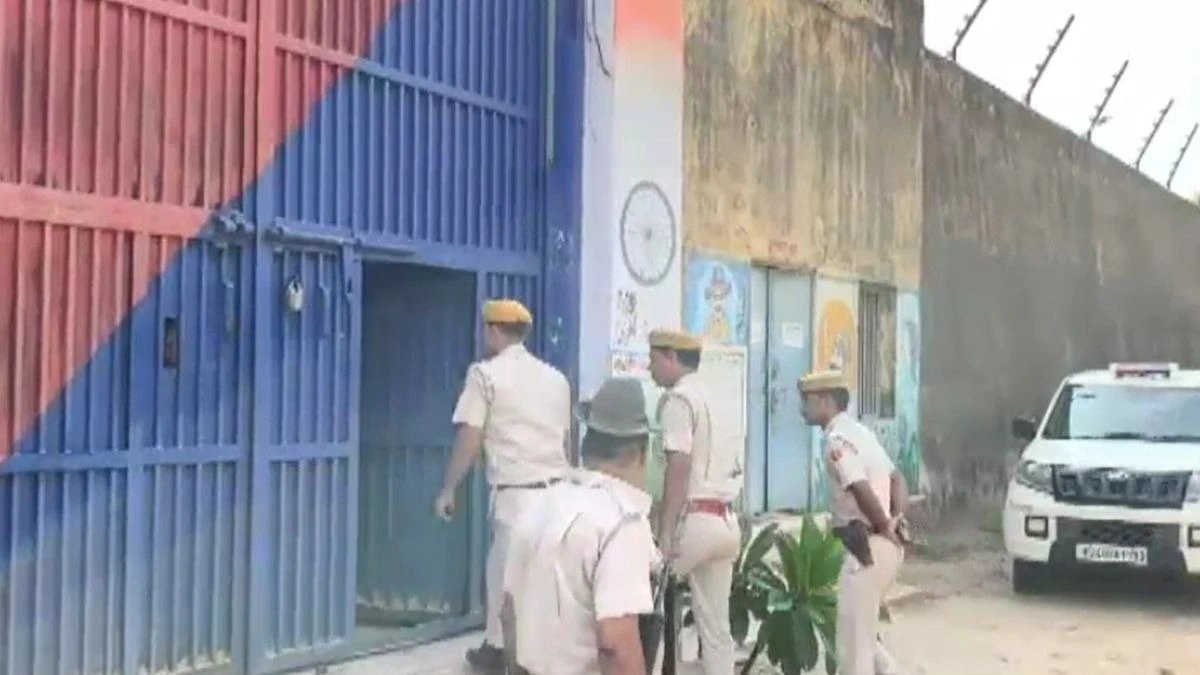 Meerut jail Radio Parvaaz: Old Hindi songs most requested by inmates