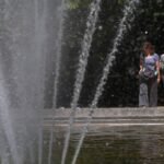 News Wrap: Record-breaking heat wave grips Europe