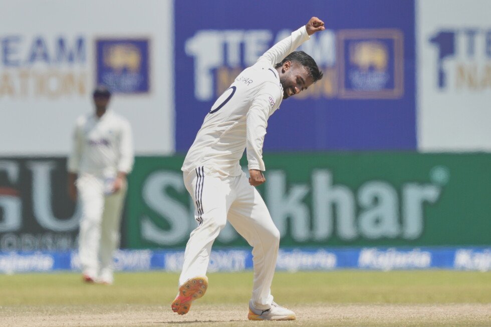 India beat Sri Lanka by 165 runs in 1st test