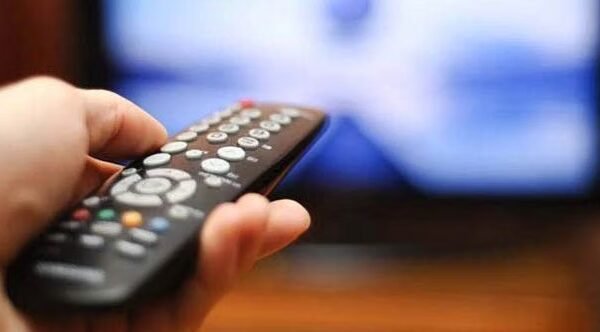 Hindi vs English news media: They see two very different Indias