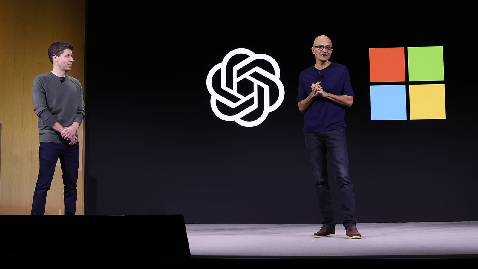 Microsoft Outlook and OpenAI's ChatGPT Work experience outages