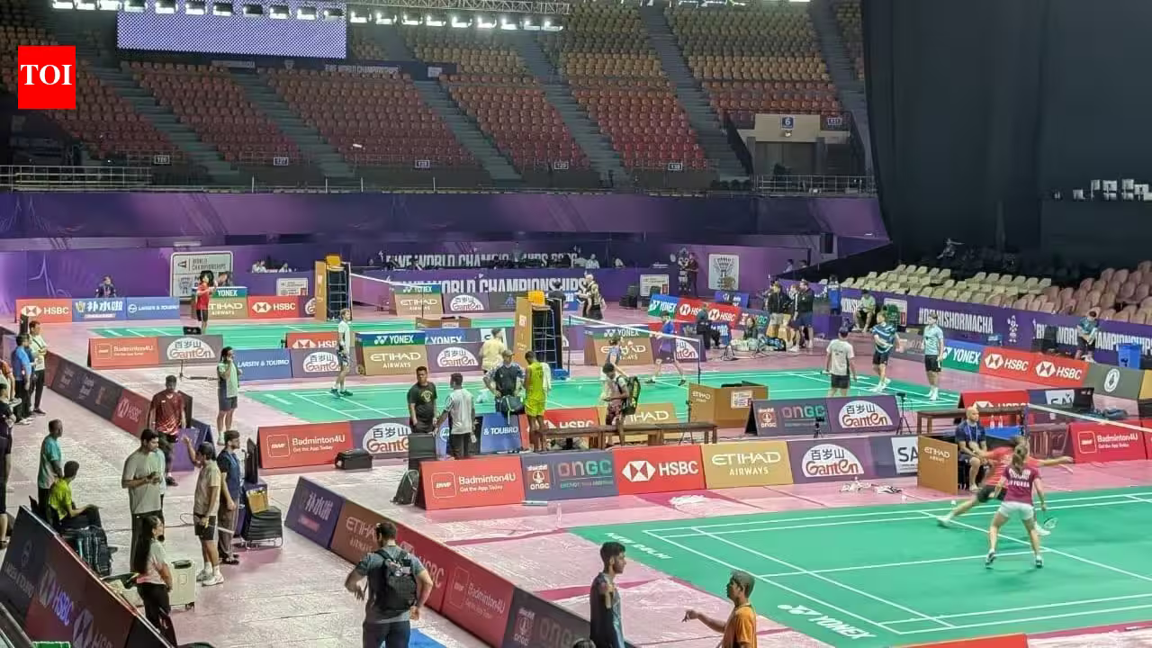 From watching Shin-chan, Doraemon and K-dramas to translating shuttlers' words for the world: How young interpreters found their way to badminton's biggest stage | Badminton News