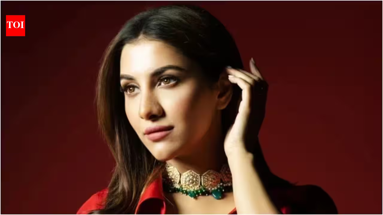 'Samuk': Bengali actress Rukmini Maitra set for Hindi debut opposite Akshay Kumar - Reports | Hindi Movie News