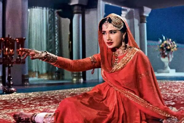 Chalte Chalte...Pakeezah finds her way back to the big screen | Hindi Movie News