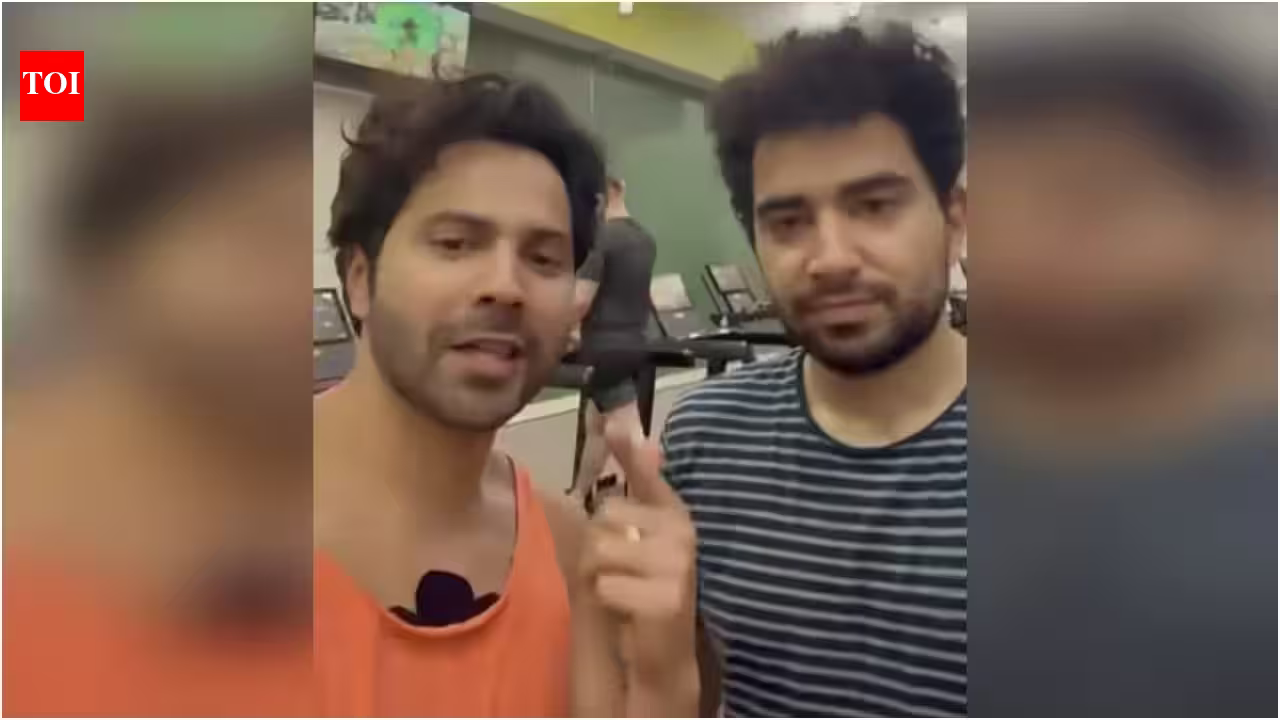 Varun Dhawan asks Samay Raina to act after being teased, gets a hilarious reply |