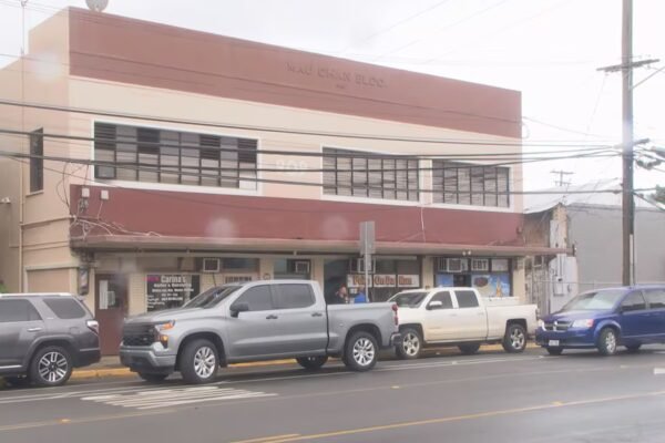 Federal agents raid Pearl City poke business