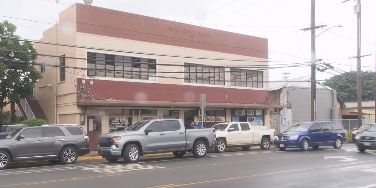 Federal agents raid Pearl City poke business