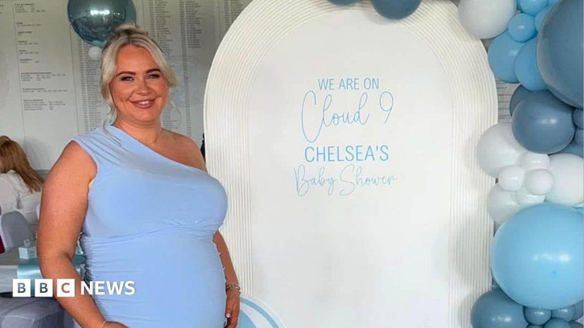 'Baby Tommy's here, Chelsea's not': First-time mum dies in childbirth