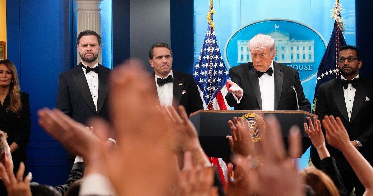 Airwaves Go Dark: Major Networks Pull the Plug on Trump’s Live Feed