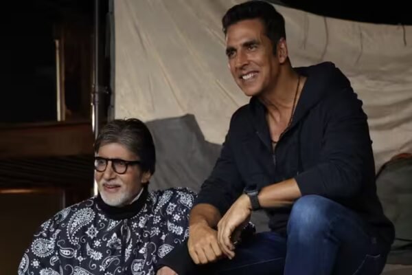 Akshay Kumar Recalls Hysterical Moment When Starstruck Staffer Drenched Amitabh Bachchan in Water!