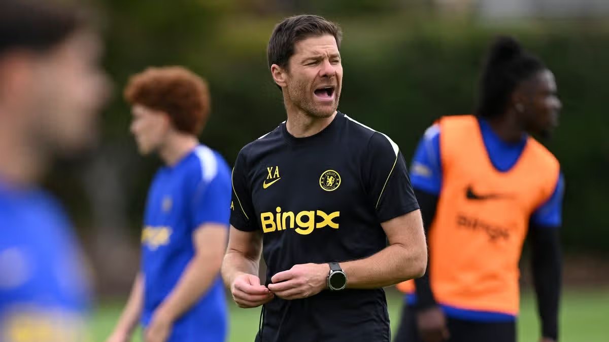 Alonso Faces Selection Crisis: Double Injury Blow Hits Blues Ahead of Leeds Clash