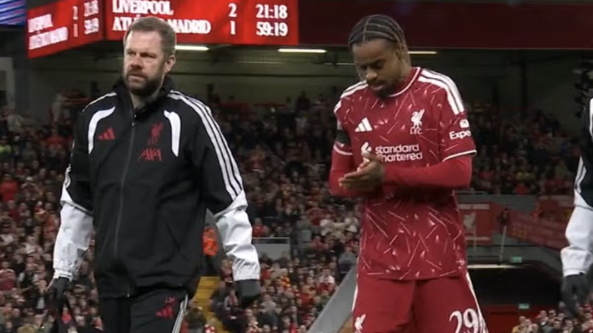 Anfield Agony: Barcola Hobbles Off in Costly Debut Blow for Iraola