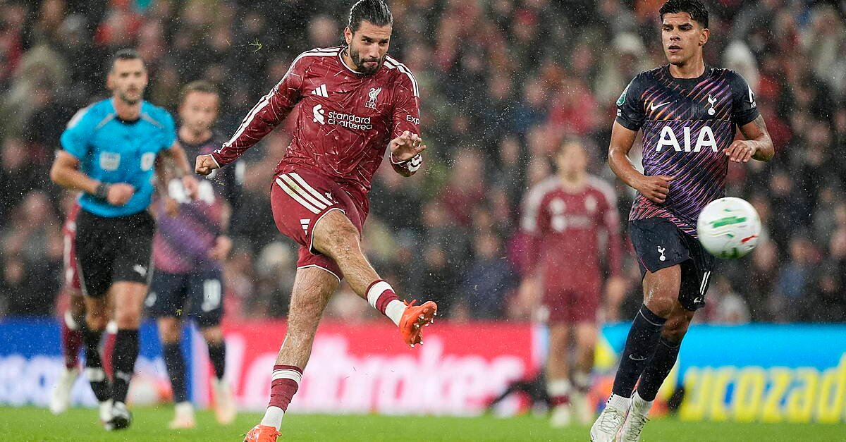 Anfield Showdown: Liverpool and Chelsea Collide in Blockbuster Carabao Cup Clash
