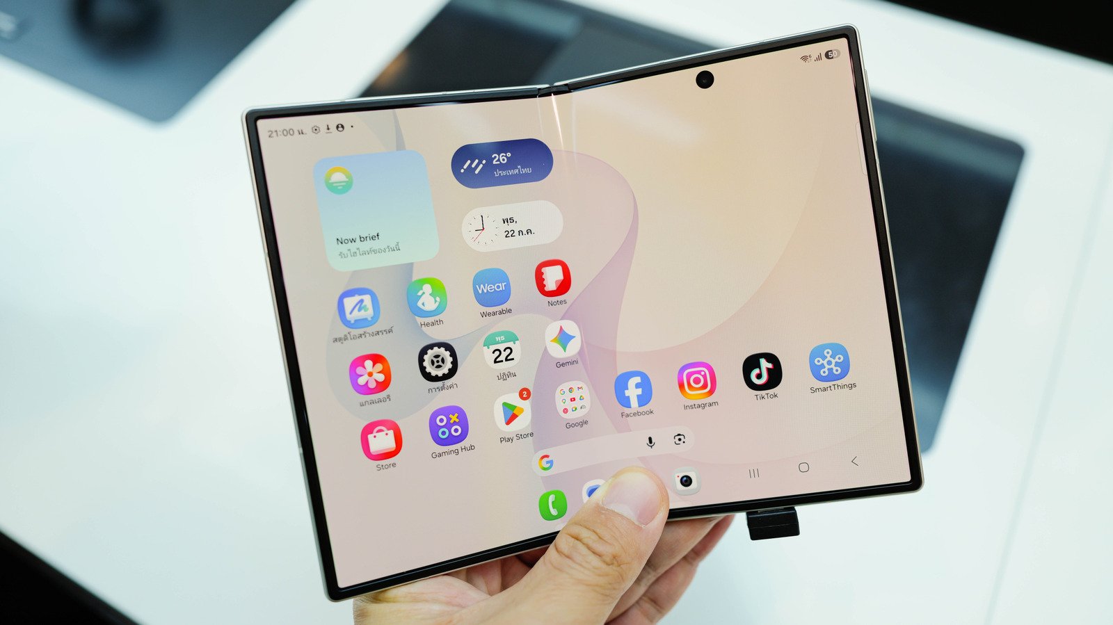 Apple’s Foldable Gamble: How a Twin-Screen iPhone Could Supercharge Samsung’s Z Fold 8 Strategy