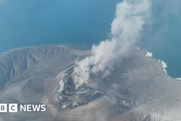 Ash Clouds Ground Indonesia: Anak Krakatau Eruption Forces Major Flight Halt