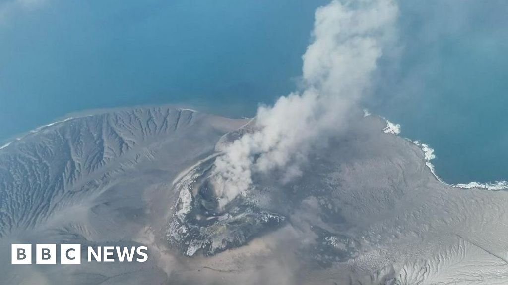 Ash Clouds Ground Indonesia: Anak Krakatau Eruption Forces Major Flight Halt