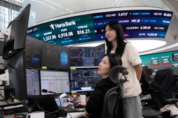 Asian Markets Retreat as Oil Refuses to Budge from Triple-Digit Threshold