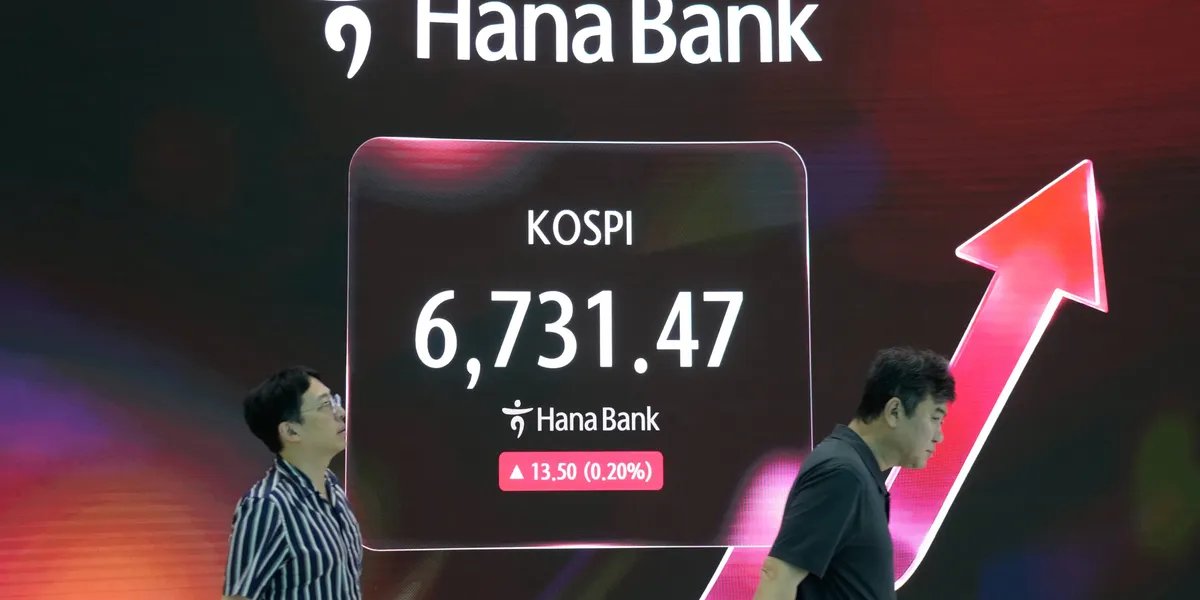 Asian Markets Stumble as Fed Rate Hike Echoes Through Global Trading