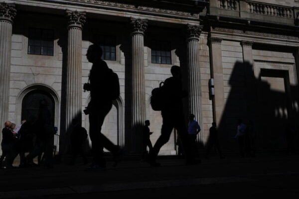 Bank of England Stays the Course: Rates Hold Steady as Inflation Clouds Gather