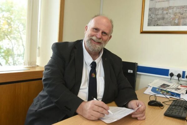 Bedford Borough Council Defies Calls for Mayoral Referendum in Narrow Vote