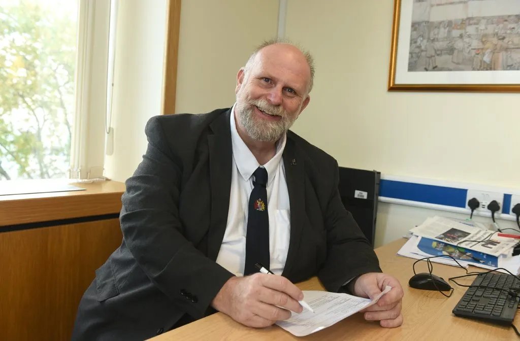 Bedford Borough Council Defies Calls for Mayoral Referendum in Narrow Vote