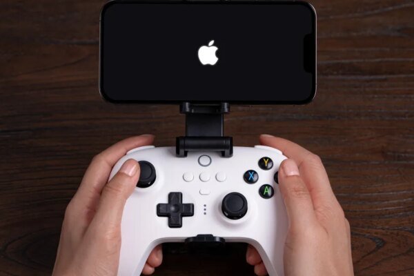 Beyond the Screen: Apple Targets the Gaming Throne with Custom Controllers