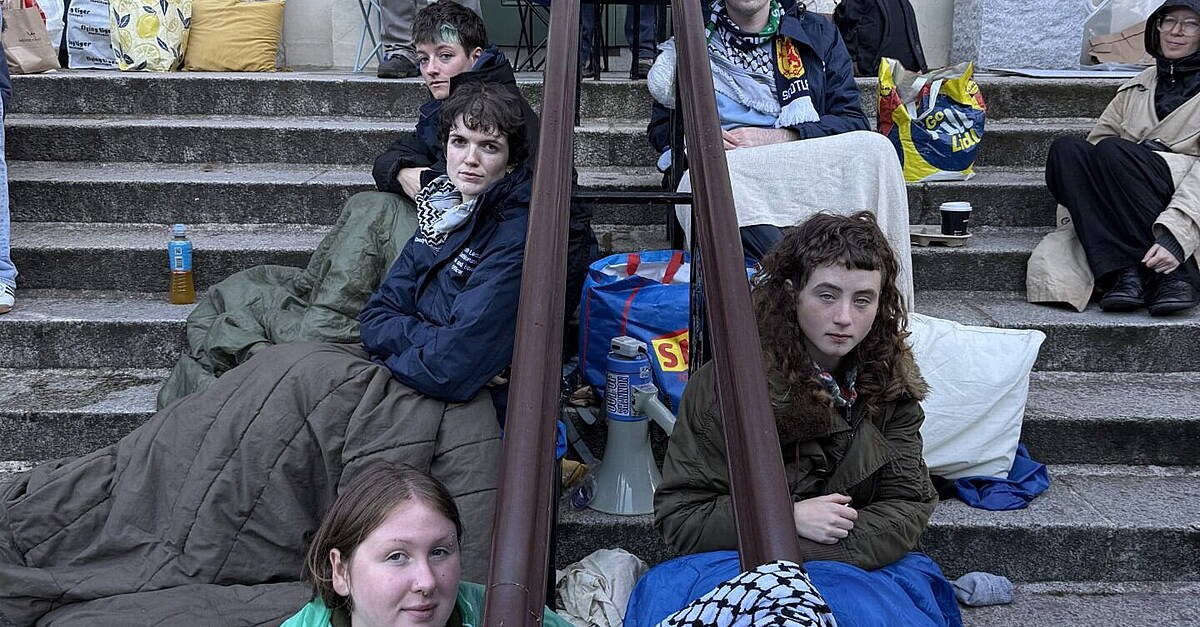 Chained to the Threshold: Students Occupy Government Office in Desperate Visa Standoff