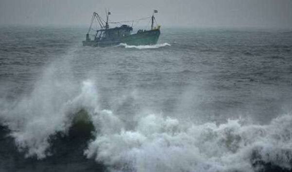 Coastal Crisis: Emergency Alert Issued as Rogue Waves Threaten Southern Shores