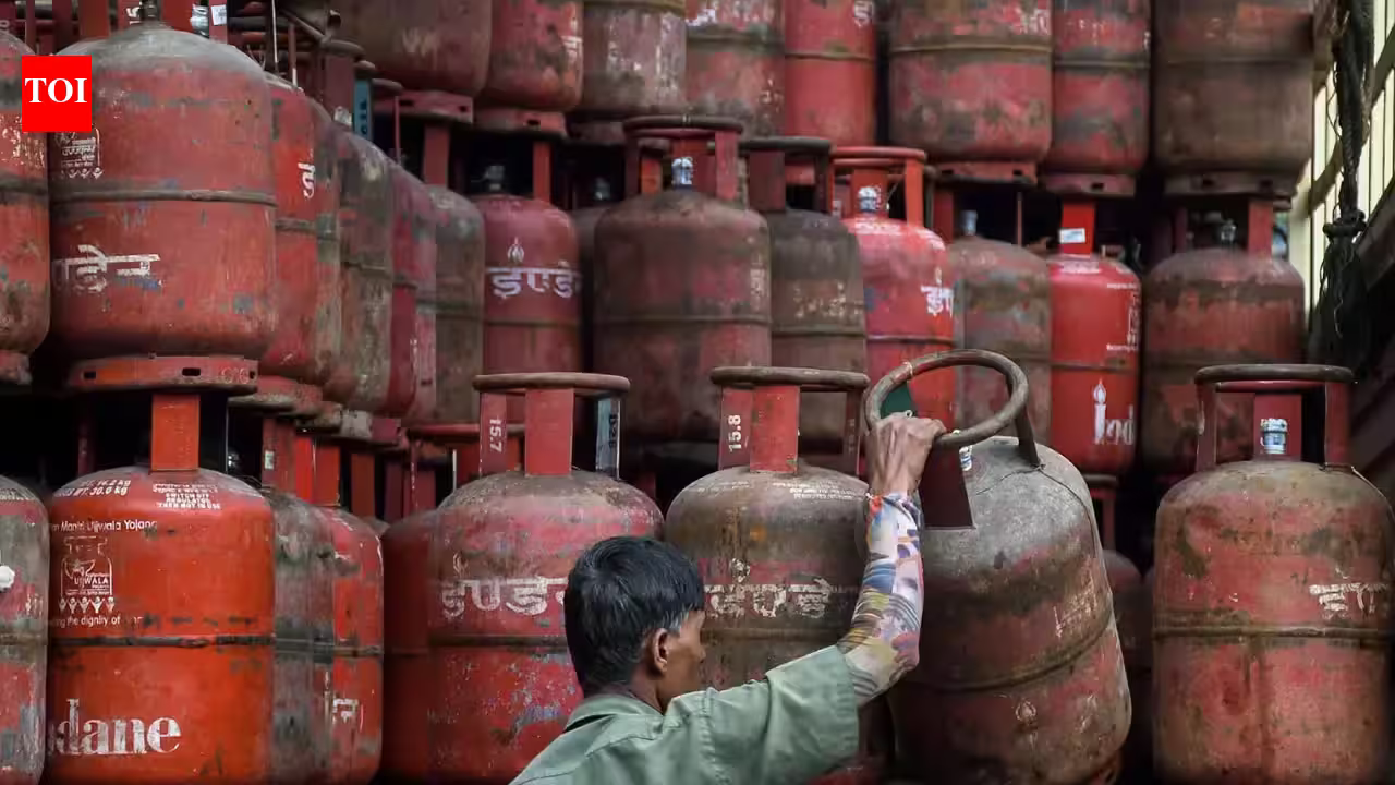 Cooking Gas Crunch: Aadhaar Link Now Mandatory for Every LPG Refill