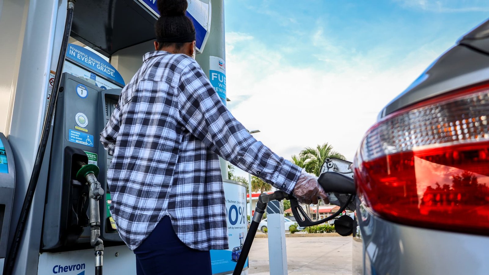 Costco Pumps the Brakes: Bulk Oil Limits Hit Shelves as Prices Surge