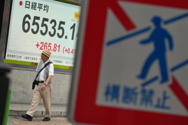 Crude Surge Tests Asian Resilience as Brent Teeters on $100 Threshold