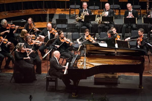 Curtain Call Revival: Iconic Legends Reunite for a Night of Anniversary Magic