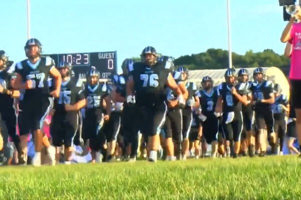 Cyclones Dust Oskaloosa in Command Performance