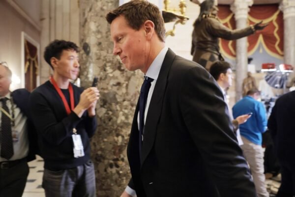 DOJ Backs Paramount in High-Stakes $1.88 Billion Bond Battle