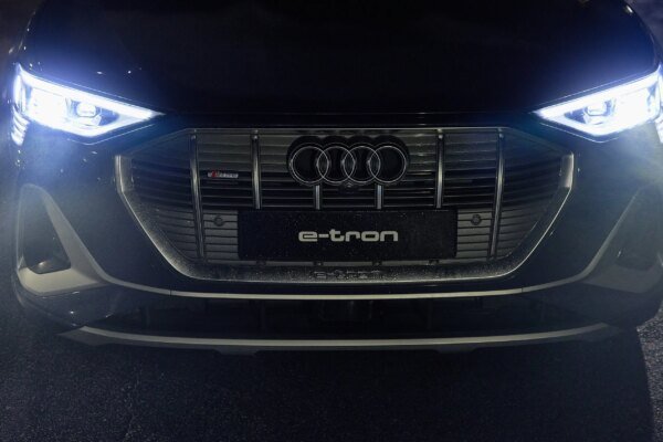 Dazzle No More: Smart Headlights Finally Bring High-Beam Innovation to American Roads