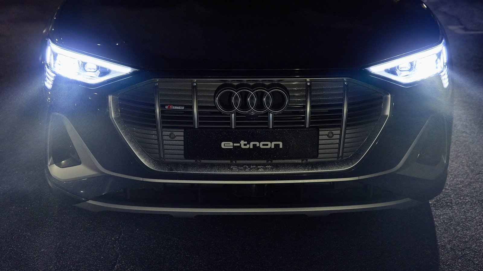 Dazzle No More: Smart Headlights Finally Bring High-Beam Innovation to American Roads