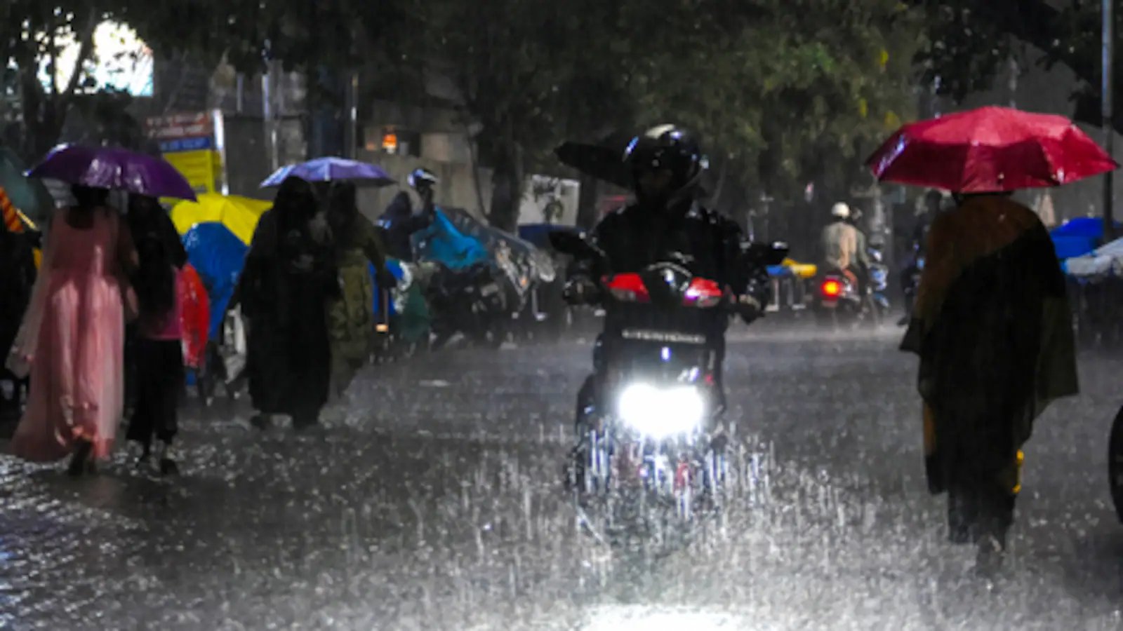 Deluge Alert: Uttar Pradesh Braces for 48 Hours of Torrential Rain and Flash Flood Peril