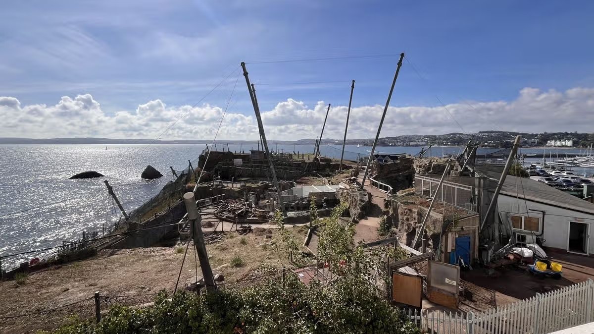 Devon’s Abandoned Icon: Police Sound Alarm as Viral Daredevils Breach Forbidden Site