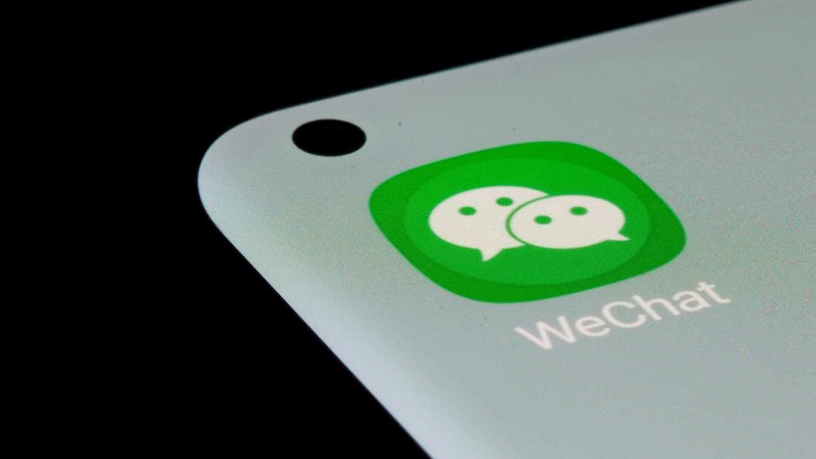 Digital Pandora: AI-Engineered Worm Threatens Global WeChat Security