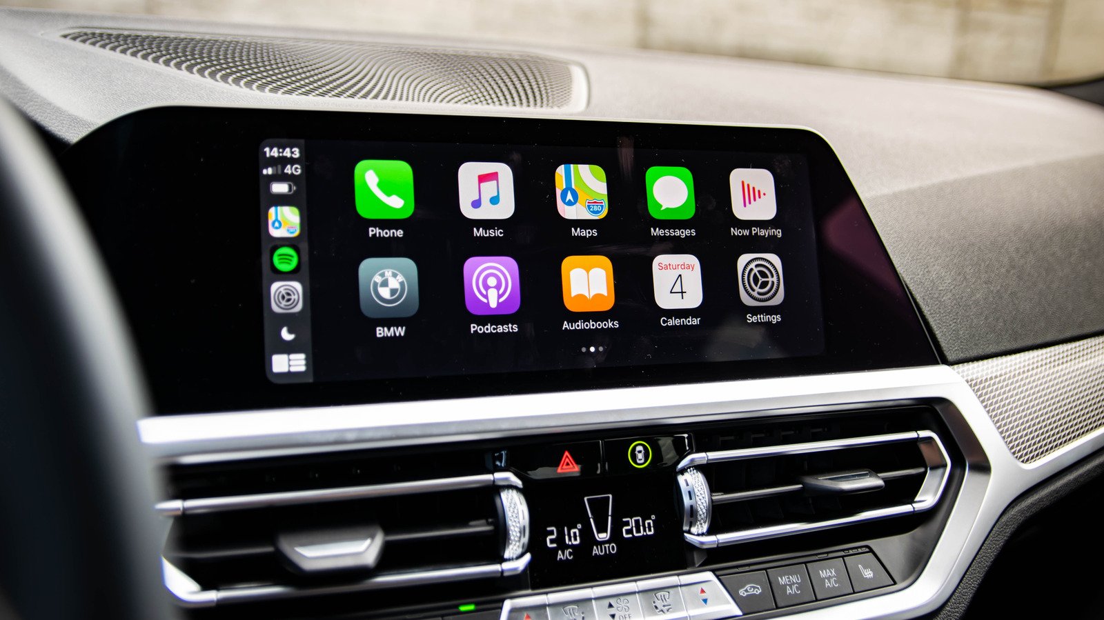 Disconnected: Why Automakers Are Evicting Apple CarPlay by 2026
