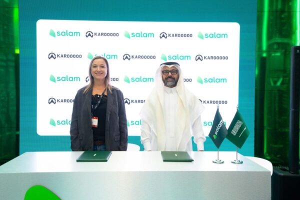 Driving Intelligence: Salam and KAROOOOO Forge Strategic Pact to Transform Fleet Connectivity