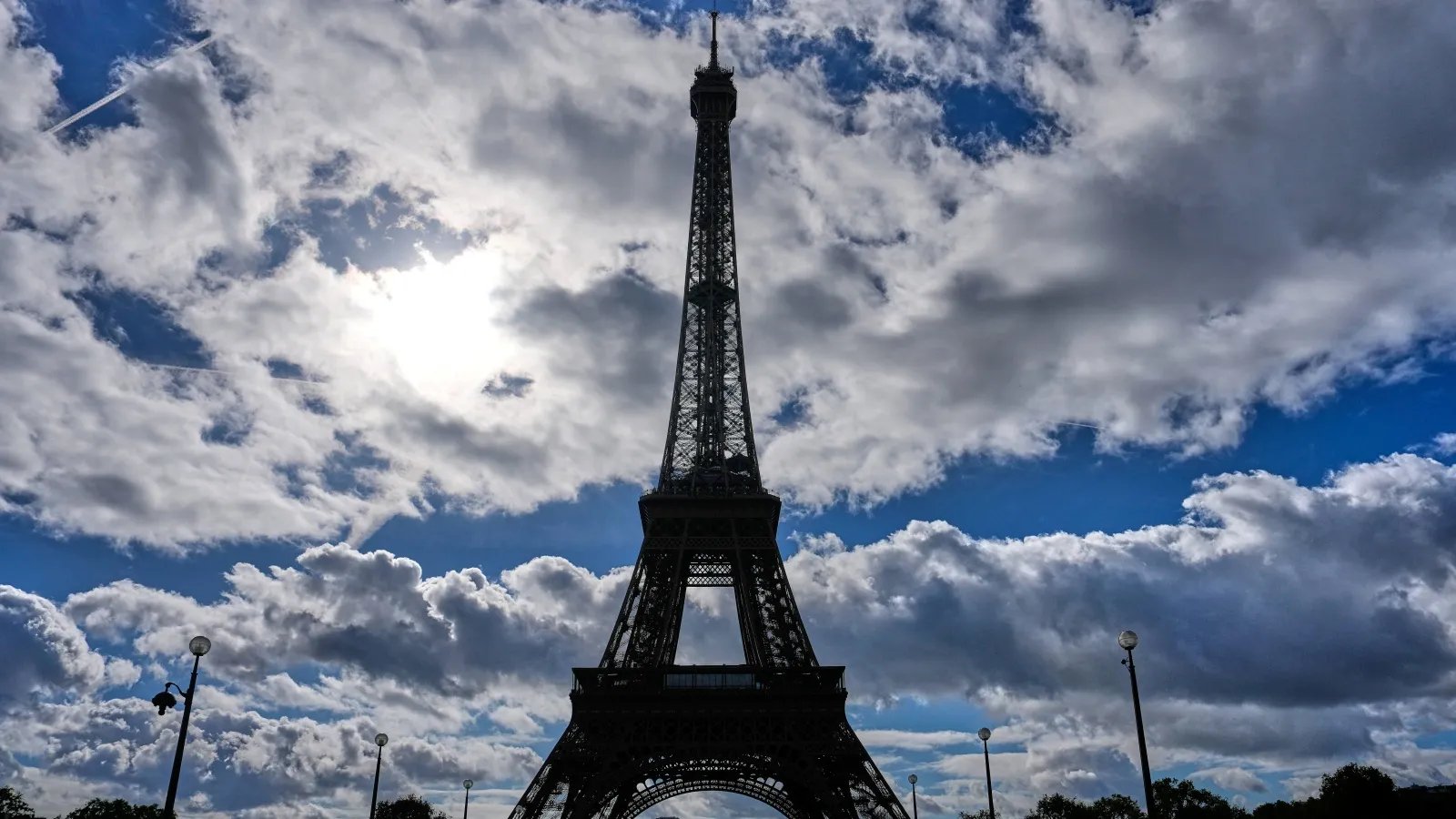 Eiffel Tower Gender Dispute: BAPS Apologizes as New Delhi Distances Itself