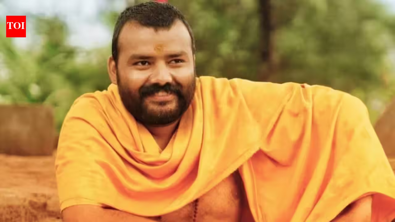 From Emergency Replacement to Spiritual Lead: How Shobhinaw Satyaa Stepped Into Neem Karoli Baba’s Shoes on Day One!